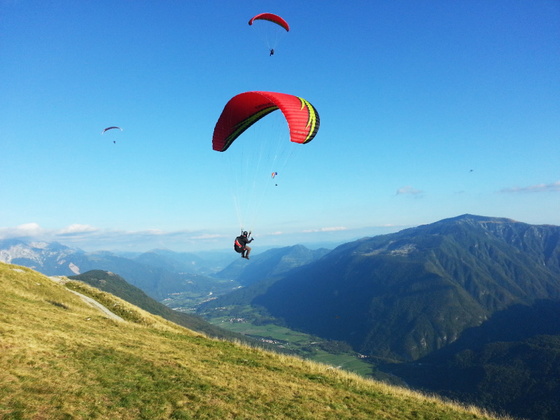 Paraglider am Himmel