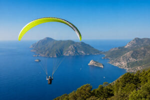 Paraglider am Himmel